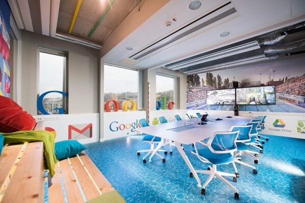 the-google-office-in-budapest-large-conference-room-600×399