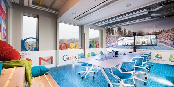 the-google-office-in-budapest-large-conference-room-600×399