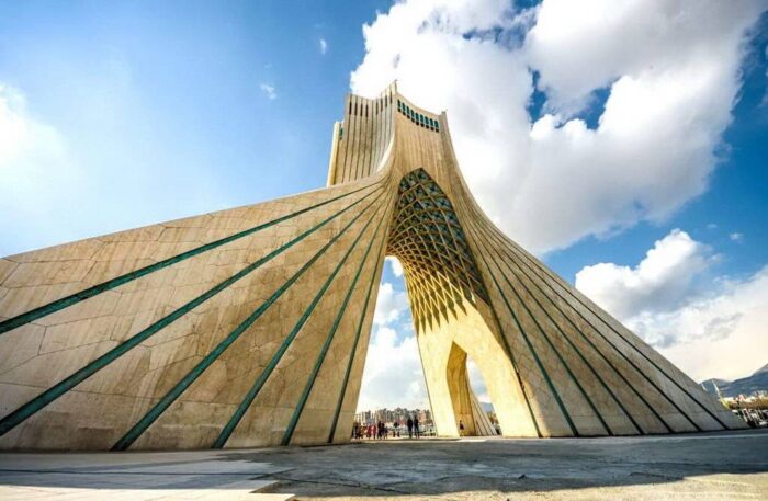 Tehran-Torre-Azadi-e-museo